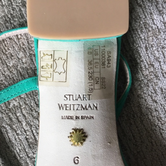 Stuart Weitzman Flat Sandals in a beautiful green - Picture 6 of 7